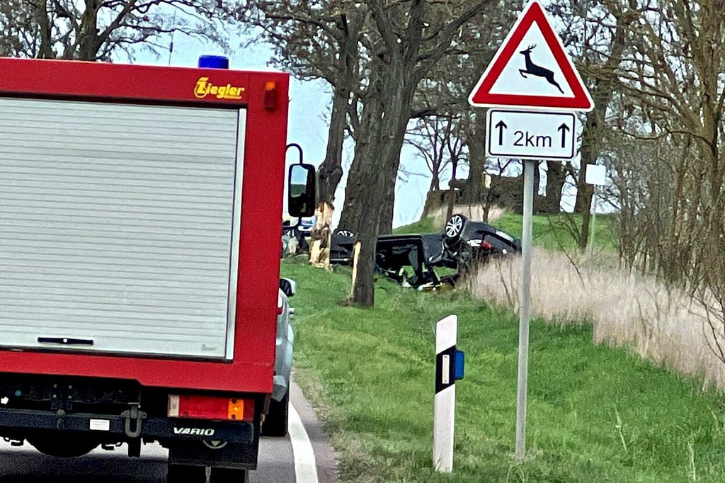 Ein tödlicher Unfall hat sich am späten Sonntagnachmittag auf der Landstraße zwischen Latdorf und Gerbitz ereignet.