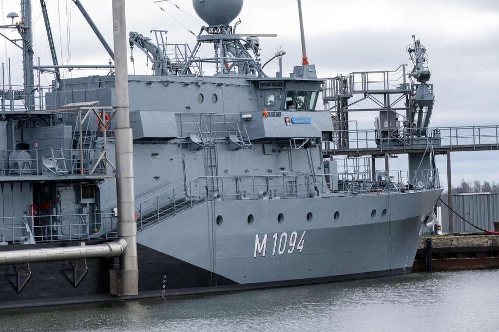 Das Übungsschiff "Ensdorf" liegt im Hafen der Marinetechnikschule (MTS) Parow. Die Marinetechnikschule (MTS) in Parow bei Stralsund bildet Techniker der Seestreitkräfte aus.