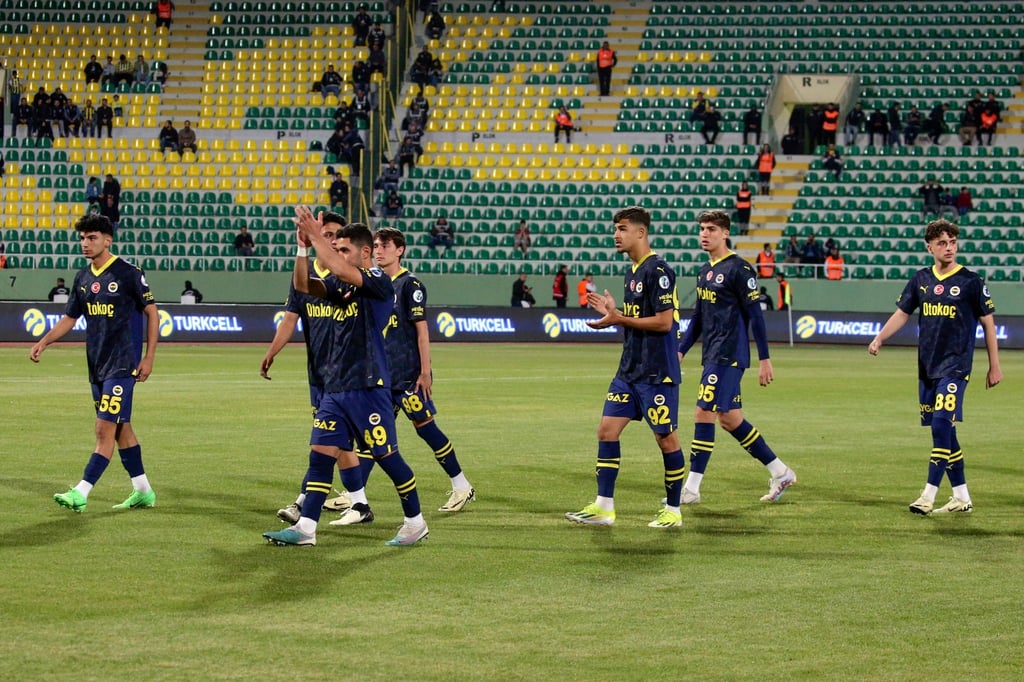 Die Spieler von Fenerbahce verließen im türkischen Supercup nach nicht einmal einer Minute den Platz.