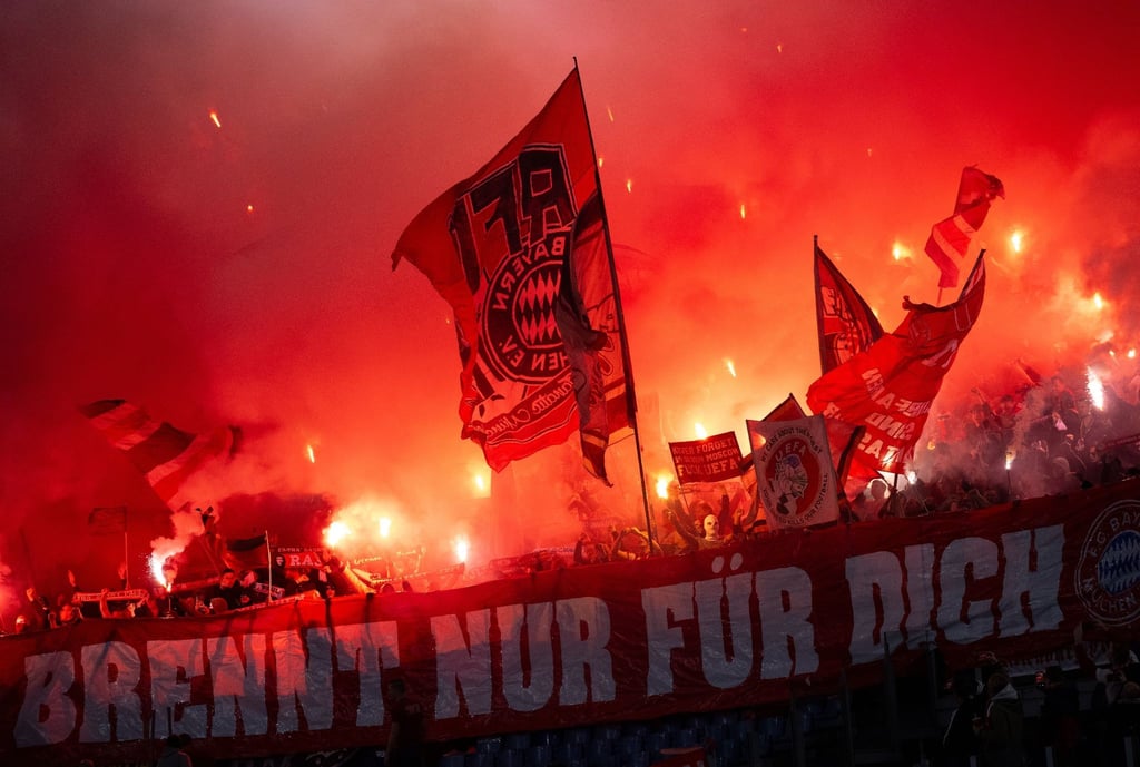 Der FC Bayern ist wegen Fehlverhaltens seiner Fans in der Champions League bestraft worden.