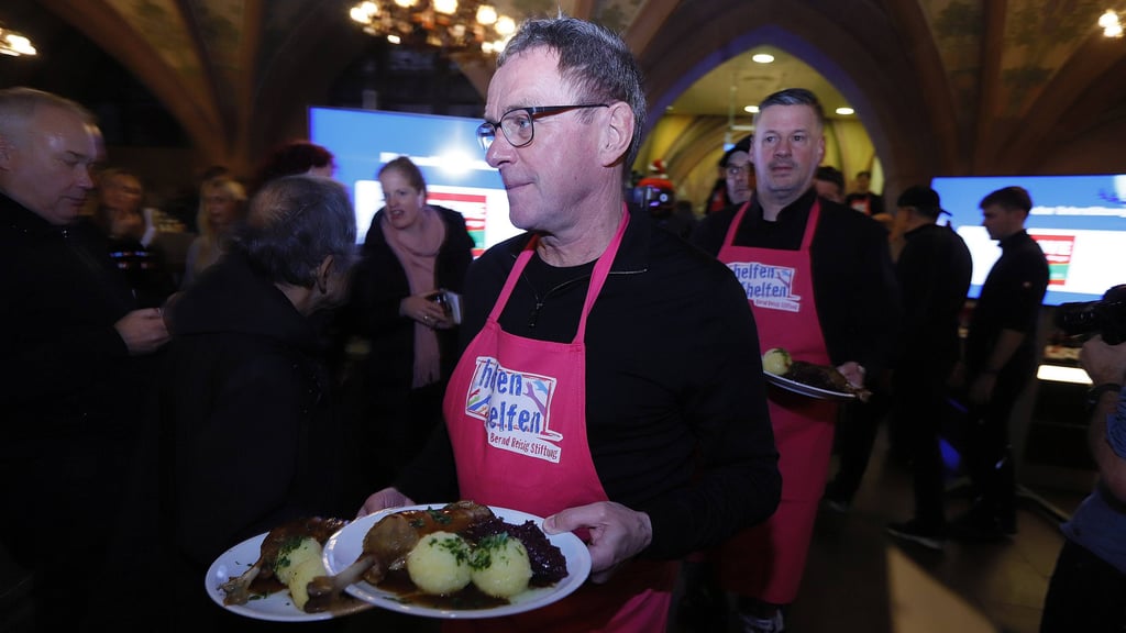 Ralf Rangnick kellnert für die Bernd-Reisig-Stiftuung