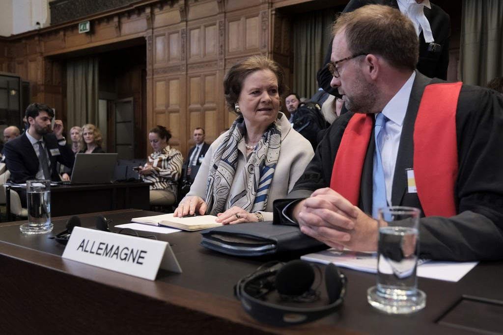 Tania von Uslar-Gleichen (l.) und Christian J. Tams, Mitglied des deutschen Anwaltsteams.