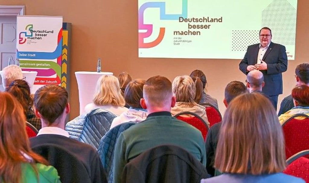 Blankenburgs Bürgermeister Heiko Breithaupt begrüßte zum Auftakt der Initiative „Deutschland besser machen" viele Bürger im Kleinen Schloss.