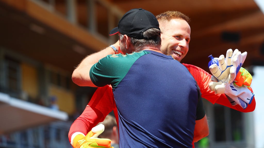 Gulácsi und Hasenhüttl im Trrainingslager 2022.