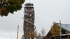 Der Harzturm in Torfhaus ist seit der Eröffnung eine Dauerbaustelle. Immer häufiger beschweren sich Besucher über den kaputten Fahrstuhl oder die unfertige Rutsche.