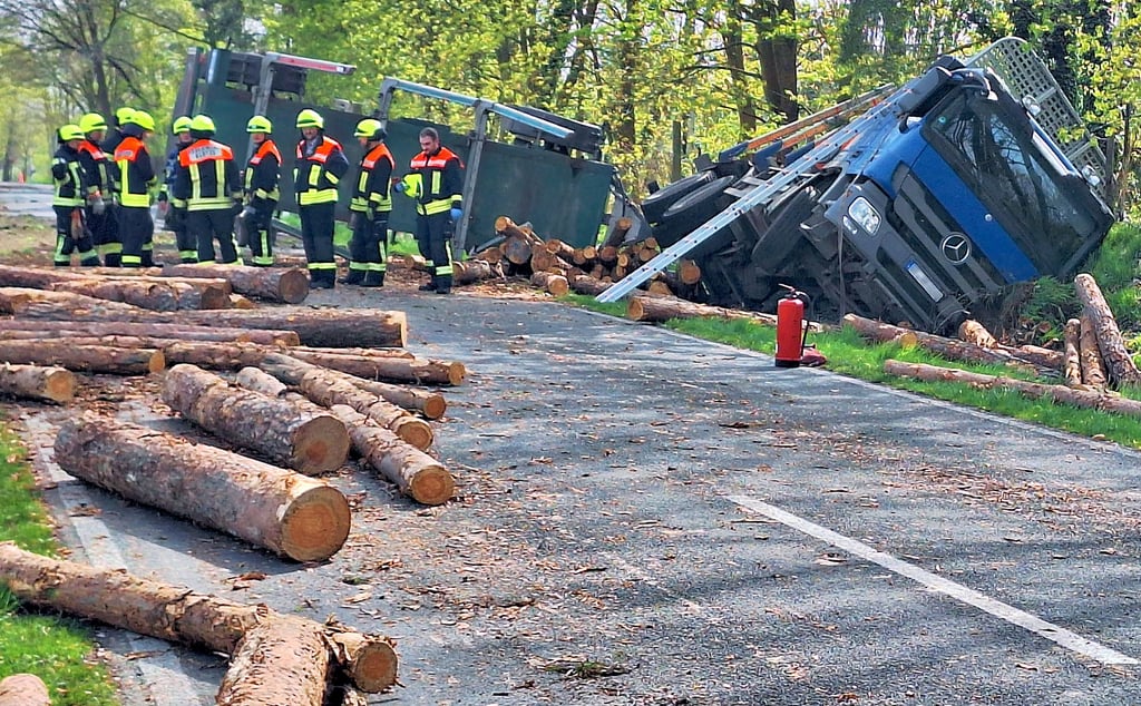 Unfall zweichen Klötze nach Schwiesau im April 2024 ganz neu
