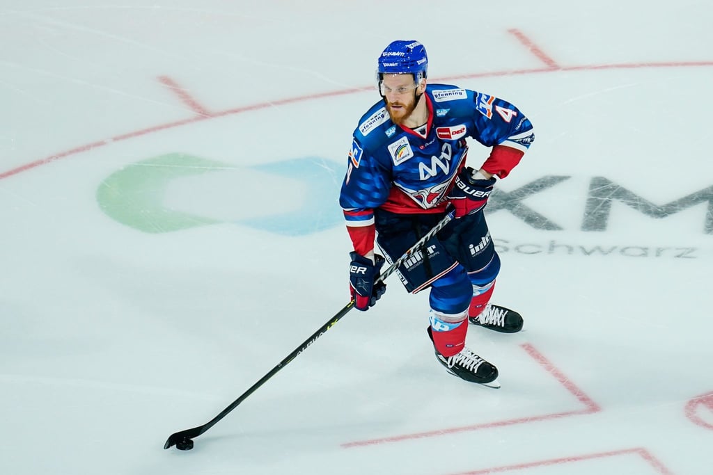 Spielt seit 2021 für die Adler Mannheim: Verteidiger Korbinian Holzer.