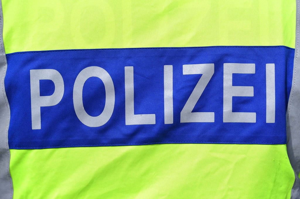 Unbekannte haben Gegenstände in Osterburg auf die Gleise am Bahnhof geworfen.