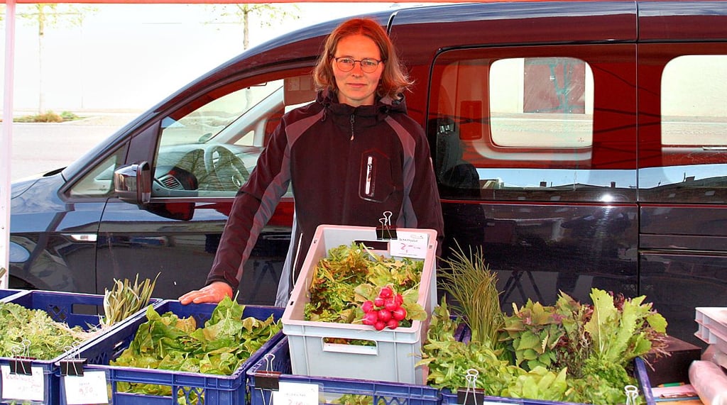 Doris Fuchs bietet schon im April regionale Gemüsevielfalt an.