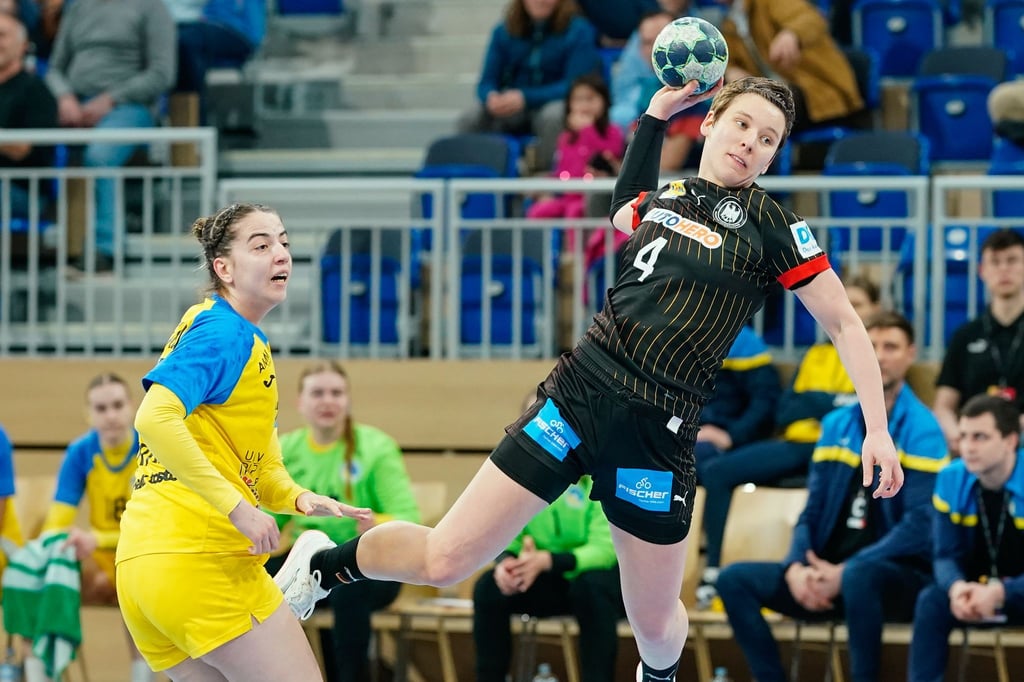 Der Einsatz von Nationalspielerin Alina Grijseels beim Olympia-Qualifikationsturnier ist nicht sicher.
