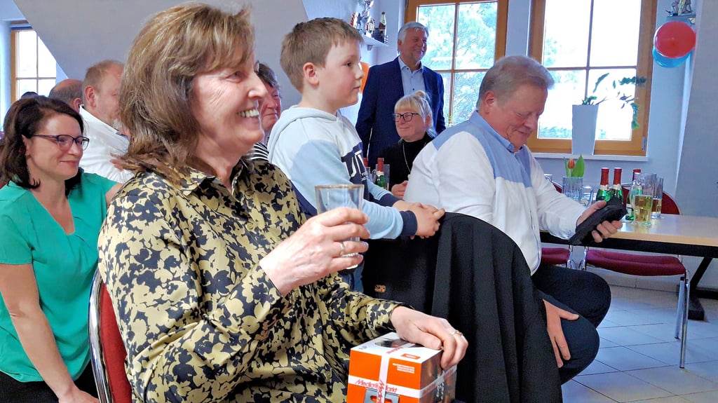 Rottleberodes langjährige Kita-Leiterin Gudrun Dittmar wurde zu ihrer Abschiedsfeier mit einem Programm der Kinder und Erzieherinnen überrascht.