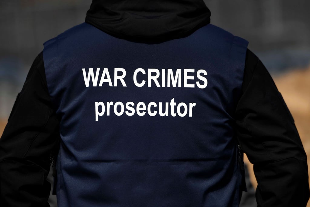 „War Crimes Prosecutor“ („Ankläger für Kriegsverbrechen“) Ein Ermittler eines internationalen Forensik-Teams.