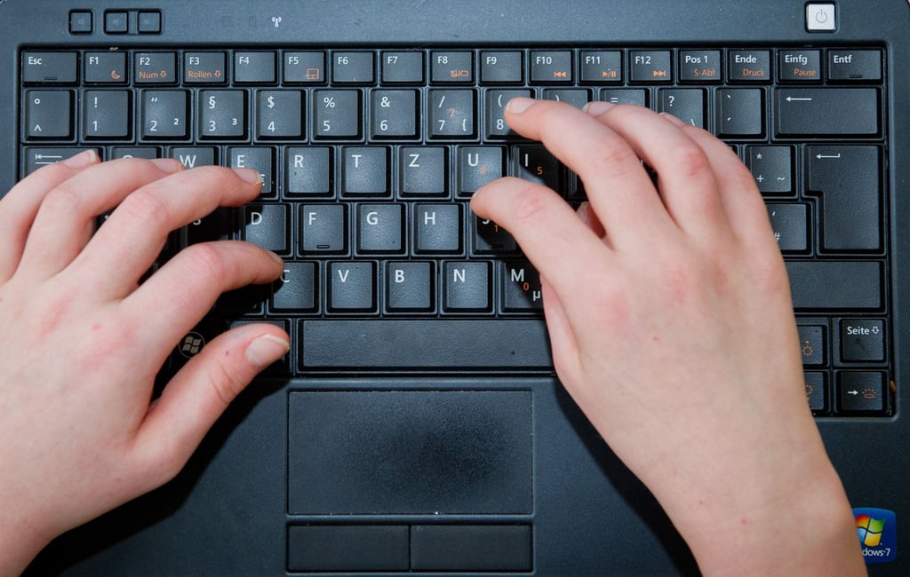 In Deutschland gibt es einige Millionen Menschen, die das Internet nicht nutzen.