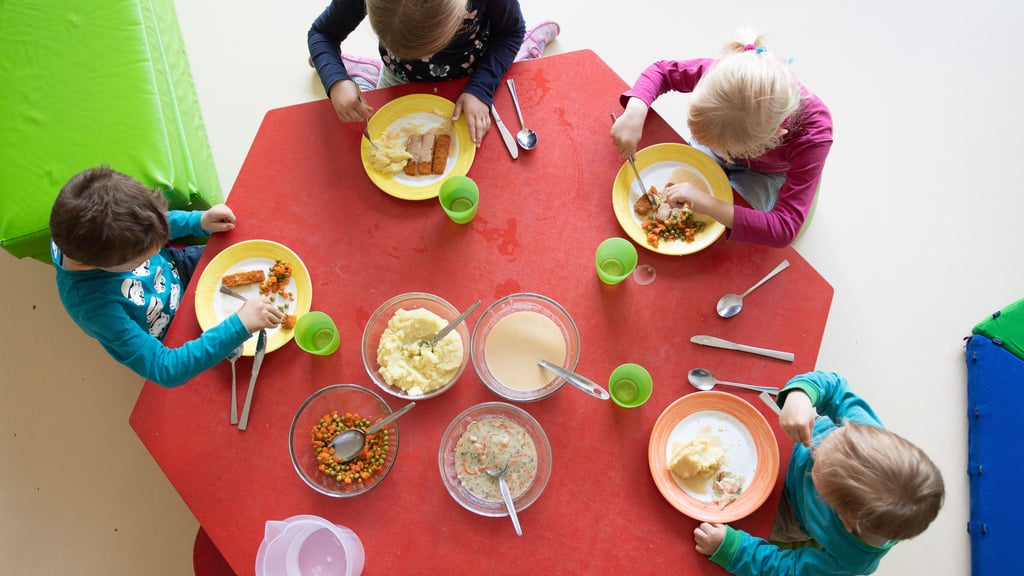 Der betroffene Caterer beliefert mehrere Einrichtungen unter anderem in Halle und dem Saalekreis mit Essen.