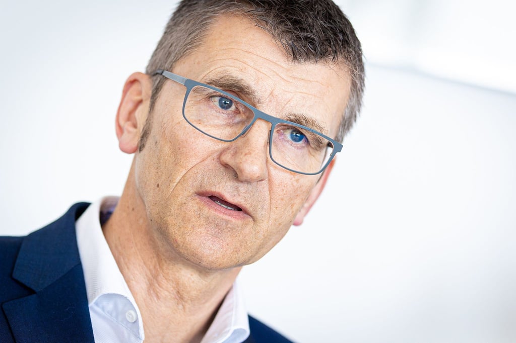 Friedo de Vries, Präsident Landeskriminalamt Niedersachsen, spricht während eines Interviews mit der Deutschen Presse-Agentur dpa.