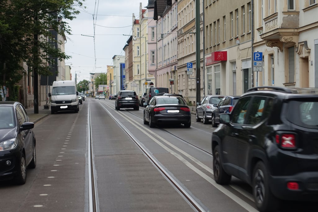 Blick in die Genthiner Straße in Magdeburg-Cracau.