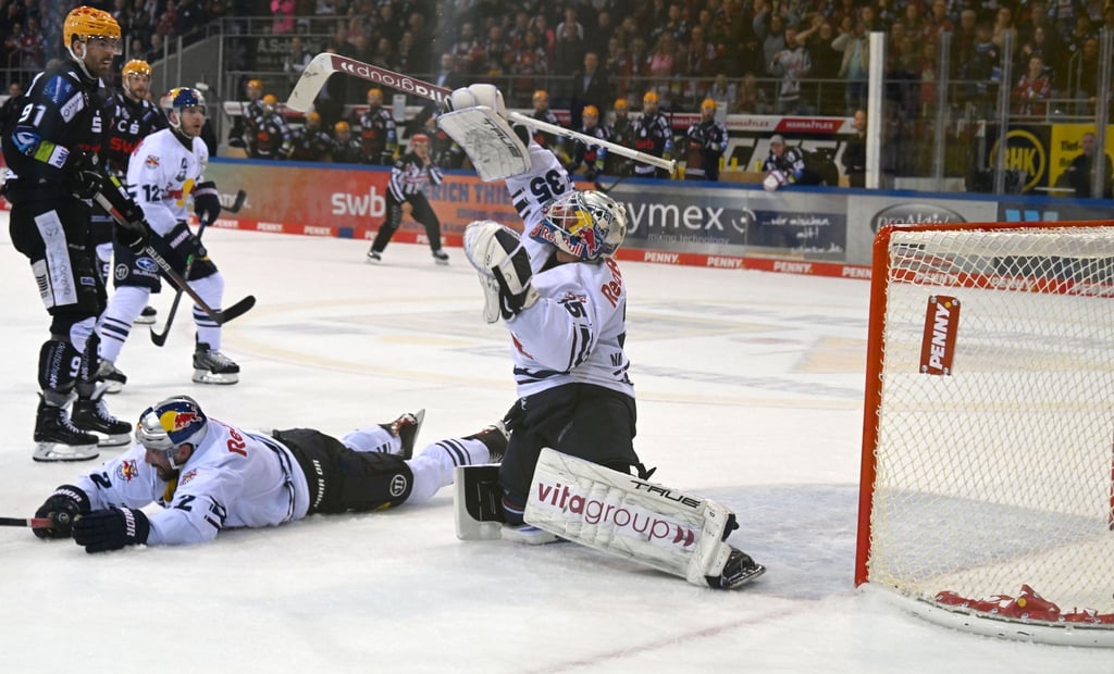 Das Aus im Playoff-Halbfinale gegen Bremerhaven beendete eine ohnehin durchwachsene Saison des Münchner Star-Ensembles.
