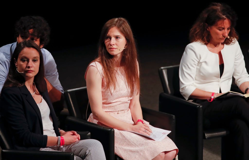 Die US-Amerikanerin Amanda Knox (m.) 2019 bei einem Kongress zu Justizirrtümern in Modena.