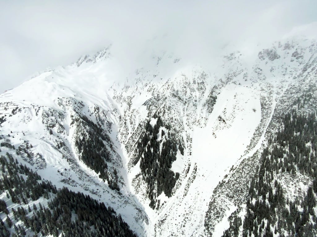 Bei einem Lawinenabgang in Österreich ist ein Wanderer ums Leben gekommen (Symbolbild).