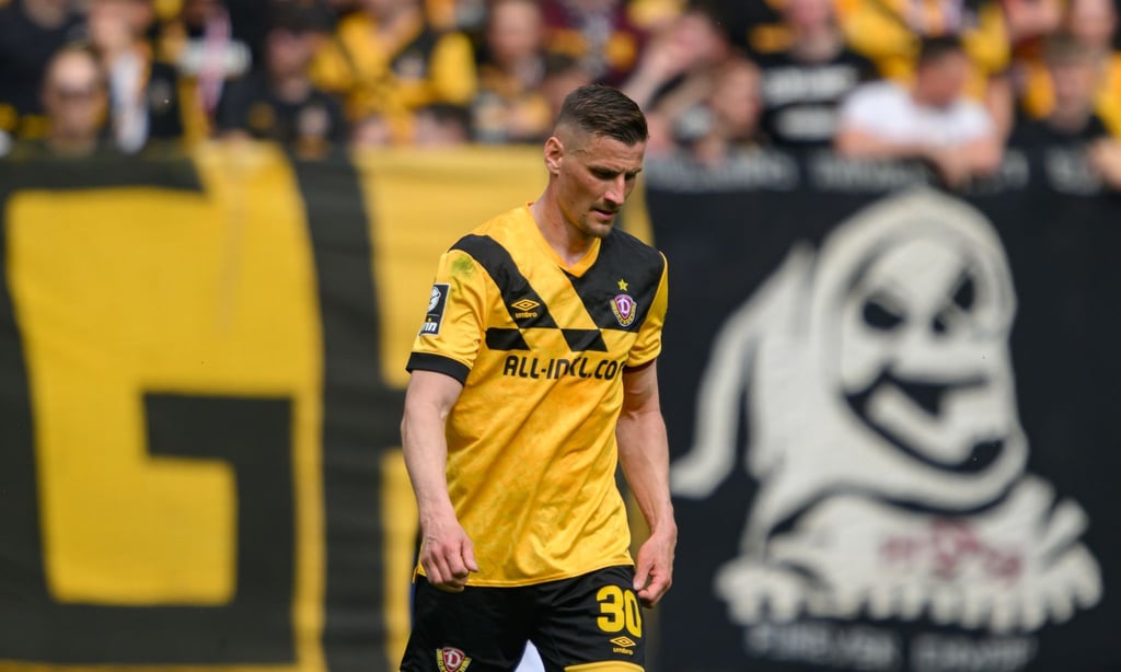 Dynamos Stefan Kutschke geht über das Feld. Erneut gingen Drohbriefe gegen ihn ein.