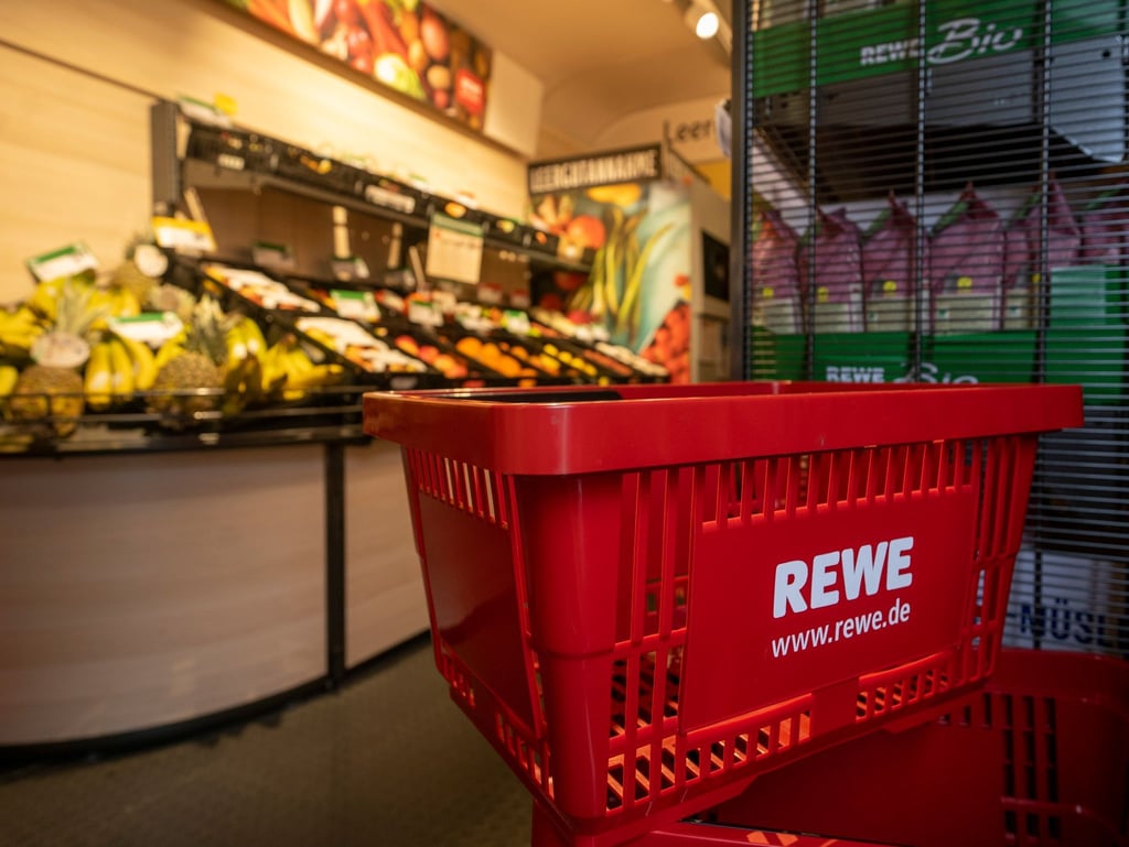 Das Logo der Supermarktkette Rewe.