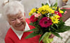 Blumen,  persönliche Glückwünsche und viele Anrufe nahm  Anni Rohlf in Benndorf an ihrem  100.  Geburtstag entgegen. 