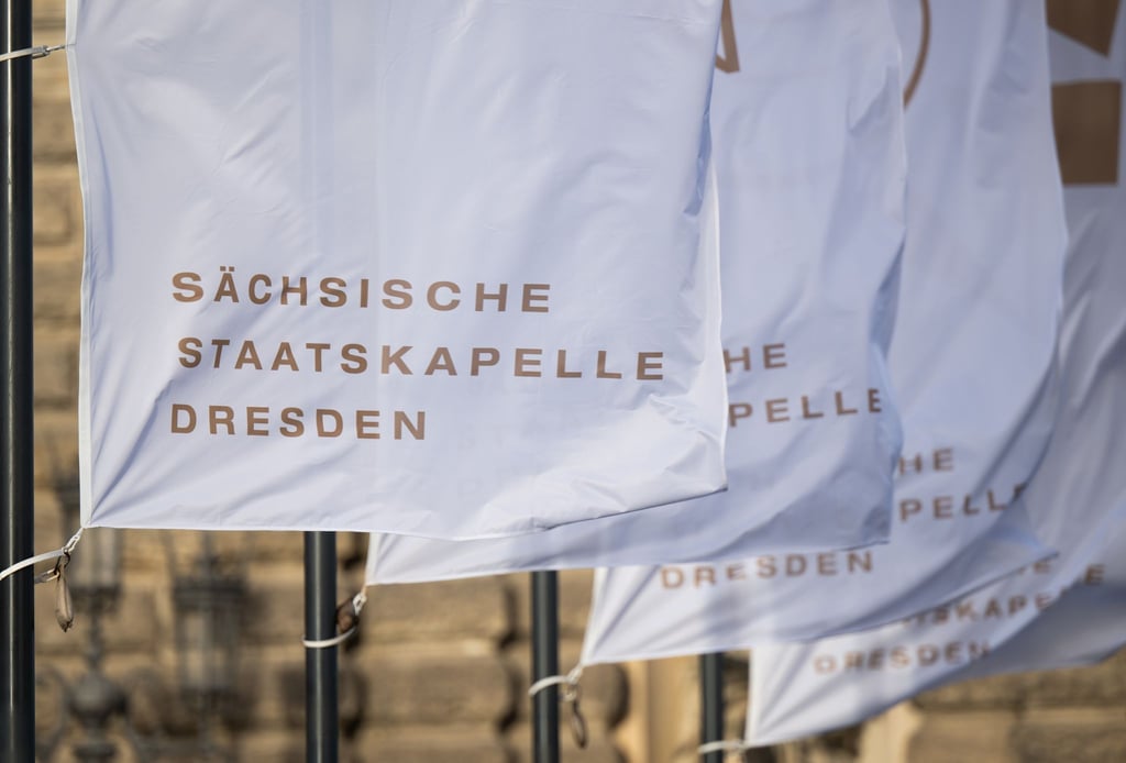 Bei der Sächsischen Staatskapelle Dresden gibt die finnische Dirigentin Susanna Mälkki an diesem Sonntag ihr Debüt.