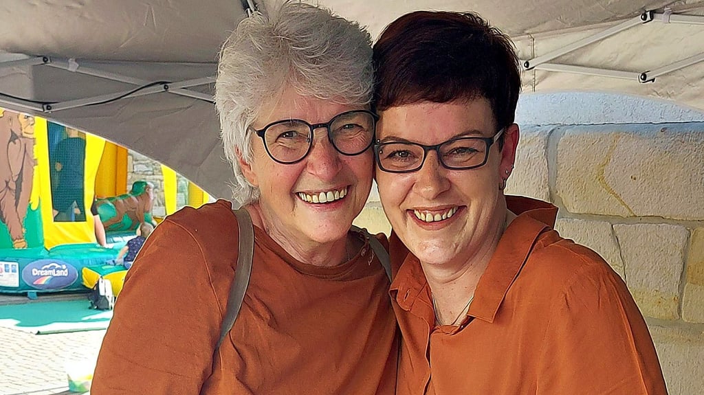 Erst Martina Westermann (links), dann Sandra Schöwe: Der Beendorf-Laden besteht seit 15 Jahren.