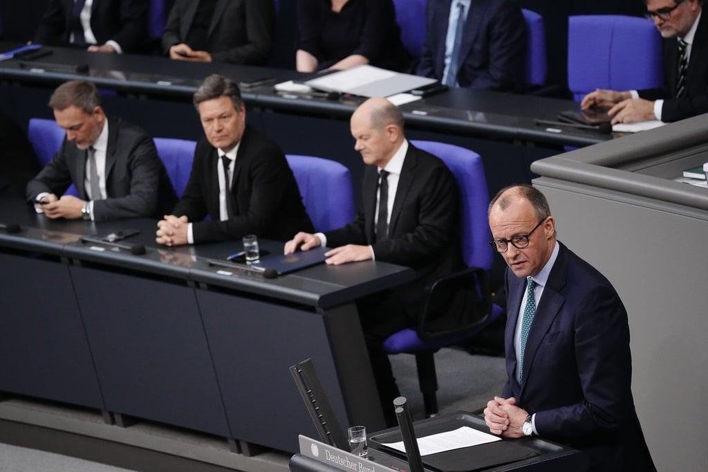 Merz (v.r.n.l.), Scholz, Habeck und Lindner verlieren laut einer Untersuchung Vertrauen in der gesellschaftlichen Mitte.