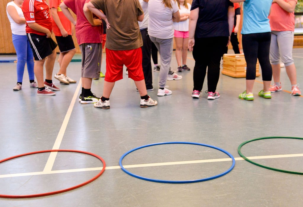 Kinder beim Sportunterricht: In Köthen war ein Sportlehrer wegen vermeintlich sexuell motivierter Handlungen angezeigt worden - und jetzt von diesem Vorwurf freigesprochen.