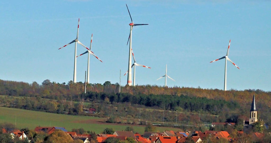 Über Dardesheim werden sich bald weniger, dafür aber höhere Windräder drehen.