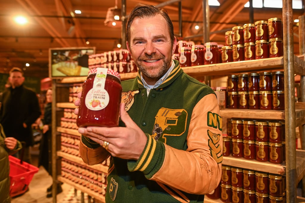 Robert Dahl liest sich jeden Morgen die Google-Bewertungen zu Karls Erlebnis-Dorf in Döbeln durch.