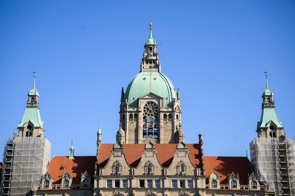 Das Neue Rathaus mit Kuppel und Aussichtsplattform.