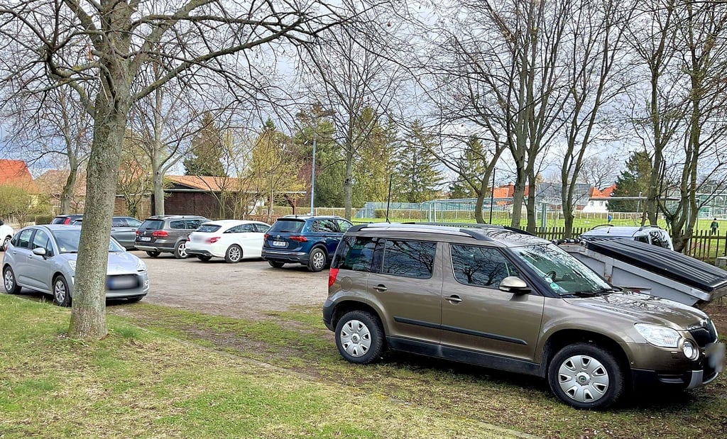 Der Parkplatz an der Sandtalhalle in Darlingerode ist eine beliebtes Ziel für Mountainbiker - und vor allem an Wochenenden gnadenlos überfüllt.