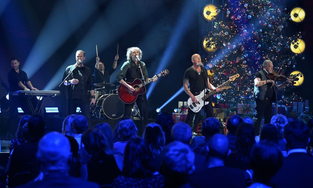 Die deutsche Band Santiano steht während der 29. José Carreras Gala auf der Bühne.