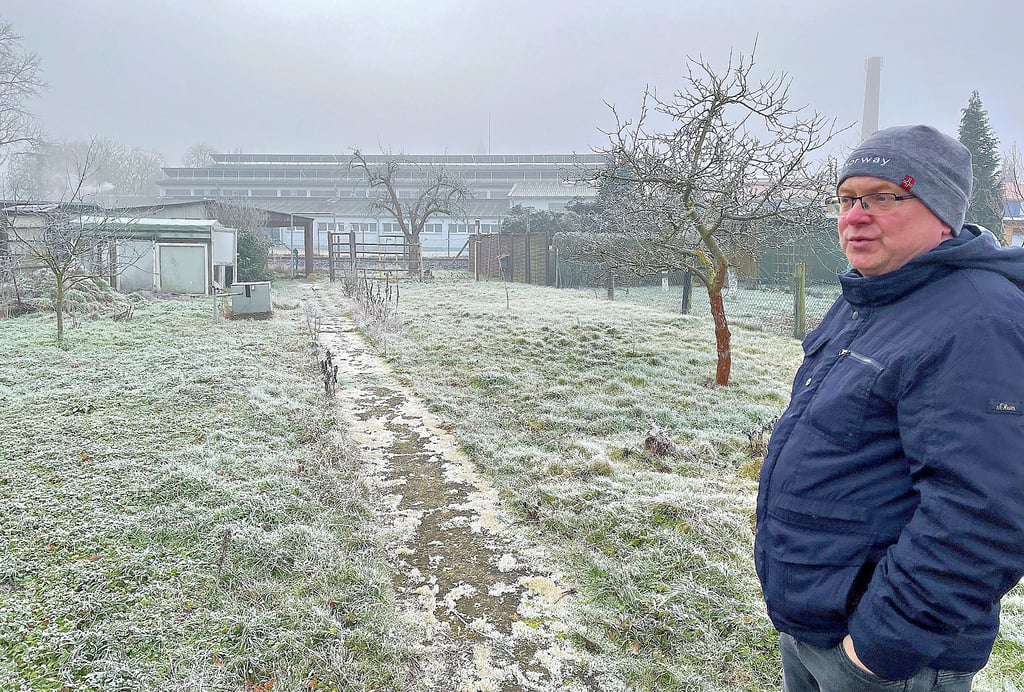 René Katzur in einem der Kleingärten der Anlage "An der Wourth".