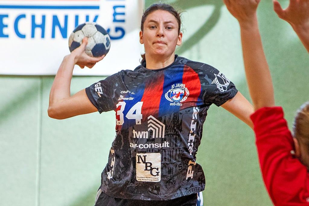 Joanna Rode, die am vergangenen Wochenende bei der 27:28-Heimniederlage gegen Dessau-Roßlau fünf Tore erzielte, kann mit dem HCB am späten Sonntagnachmittag Mitteldeutscher Meister werden. Dazu müssen die Burgenländerinnen aber in Chemnitz gewinnen.