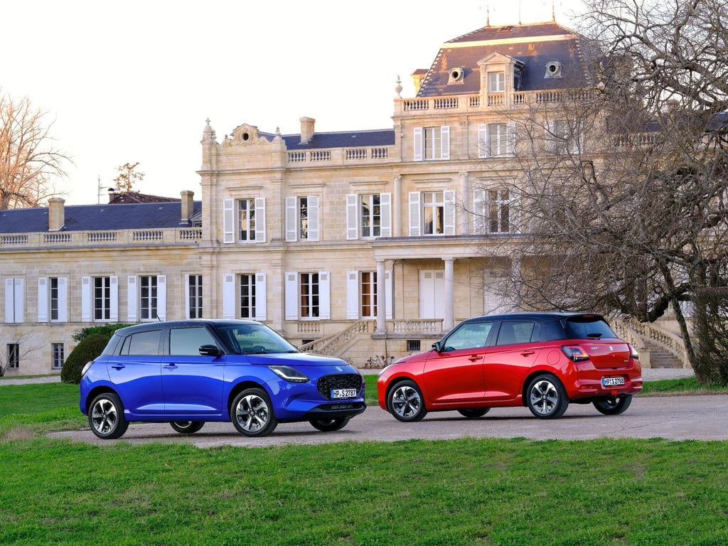 Zur neuen Ausstattung der vierten Generation des Suzuki Swift gehören neben einem Touchscreen mit serienmäßiger Navigation auch ein schlüsselloses Start-System und mehr Fahrassistenten.