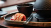 Als Teegedeck angerichtet kann das Edel-Fleisch stilvoll mit Stäbchen genossen werden. (zu dpa: „Rezept für Hot Wagyu Tea im Shabu Shabu Style“)
