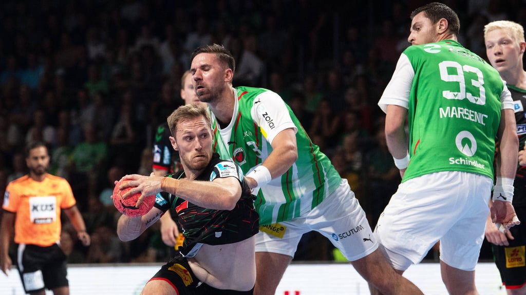 Im Halbfinale treffen Magdeburgs Albin Lagergren (l.) und Fabian Wiede von den Füchsen Berlin aufeinander.