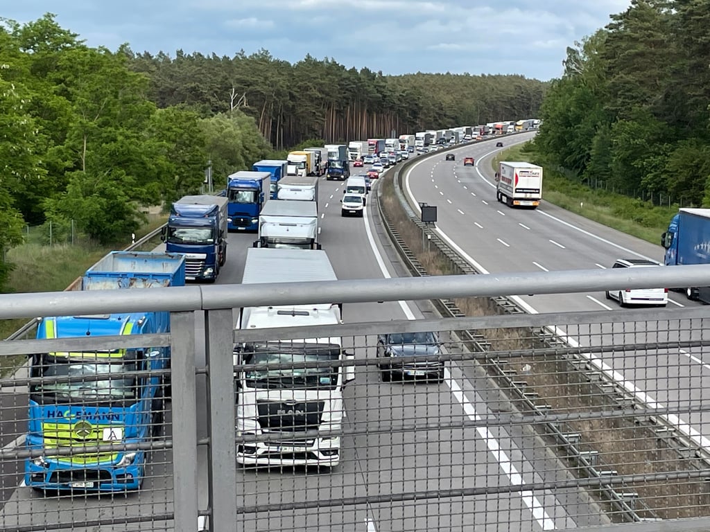 An der A2-Abfahrt in Möser soll demnächst ein Autohof entstehen.