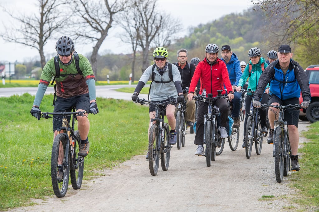9. Welterbewandertag, 2023, Start in Schulpforte mit sieben Wanderungen und einer Radtour Eine 65-Kilometer-Radtour führt entlang der Flüsse und Bäche.