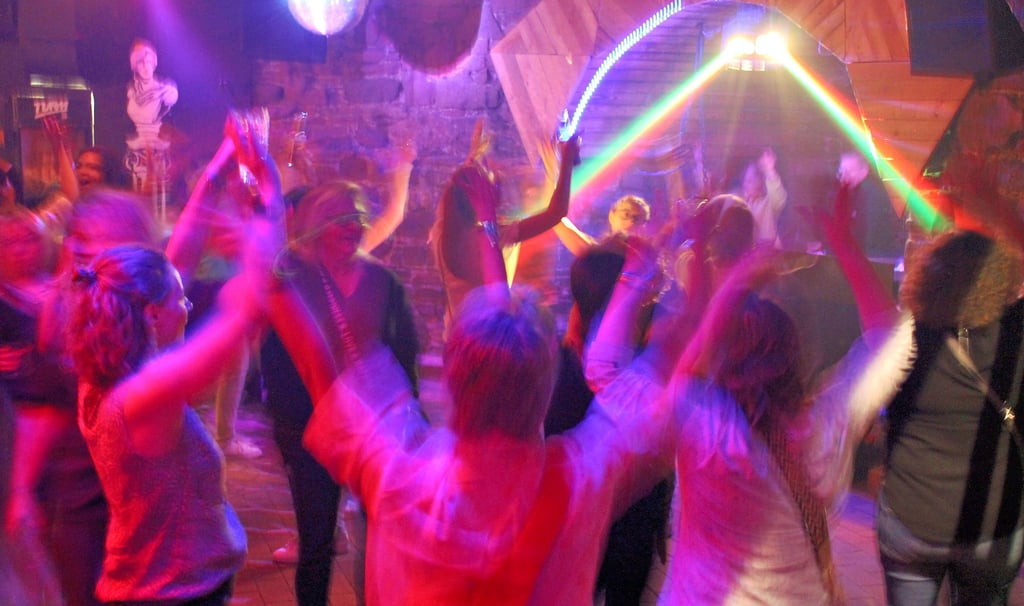 „Mama tanzt“ ist eine noch junge Partyreihe in Halle. Anfang April lockte sie zahlreiche ausschließlich weibliche Gäste in den Turm.