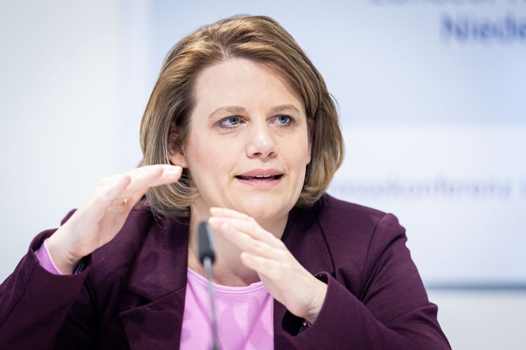 Julia Willie Hamburg (Bündnis 90/Die Grünen), Kultusministerin von Niedersachsen, spricht.