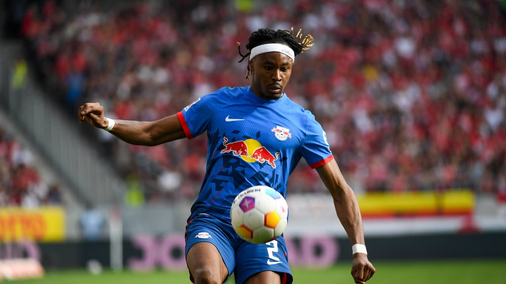 Erste Einsatzchance von Beginn an nach drei Spielen auf der Bank: Mohamed Simakan.