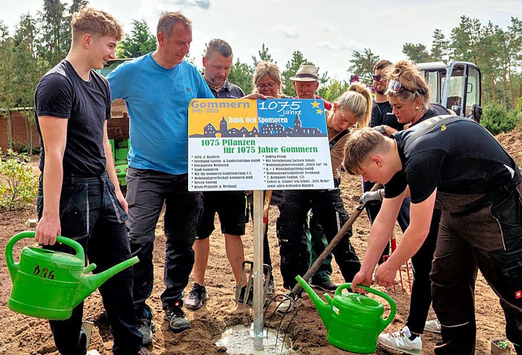 Heidgarteneinsatz Frühling 2024 - 1075 Pflanzen für 1075 Jahre Gommern