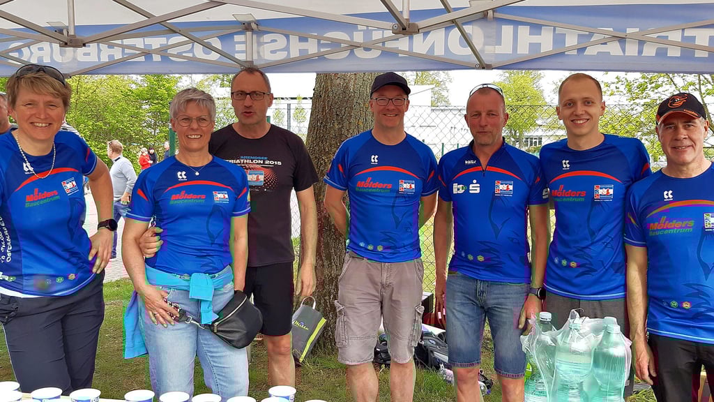 Auf zum Vierkampf nach Osterburg! Die Triathlonfüchse um Melanie Wiechert hatten die Organisation der Laufstrecke bei der Deutschen Meisterschaft im Vierkampf voll im Griff.