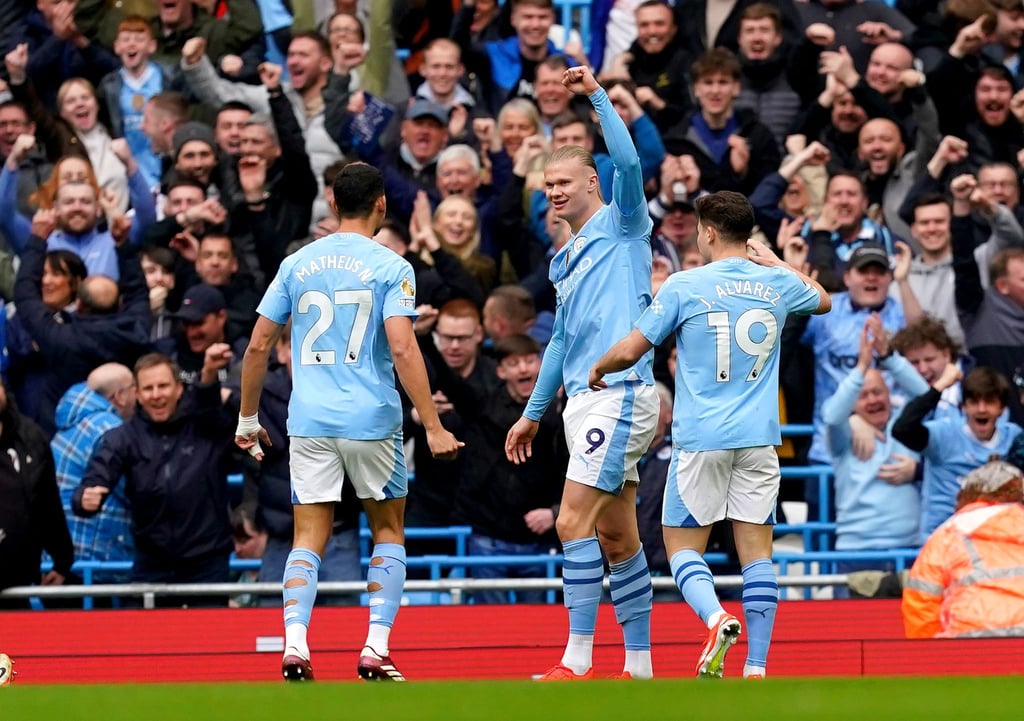 Manchester City übernimmt zumindest für einen Tag die Tabellenspitze.