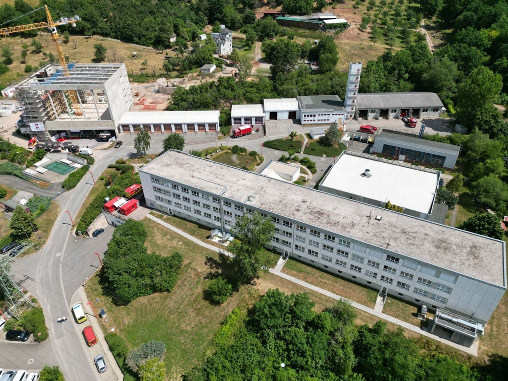 Der Rohbau der neuen Halle an der Landesfeuerwehr- und Katastrophenschutzschule.
