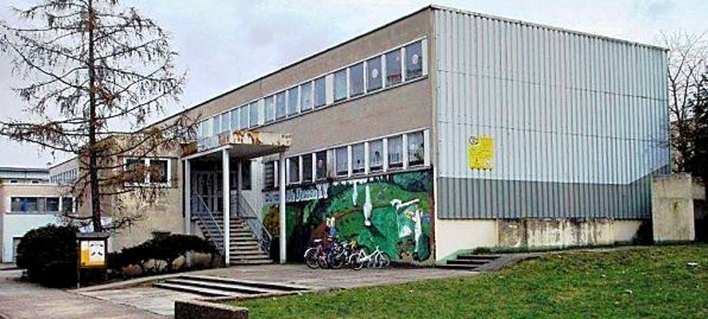 So sah die Törtener Straße 13-14 vor der Sanierung aus.